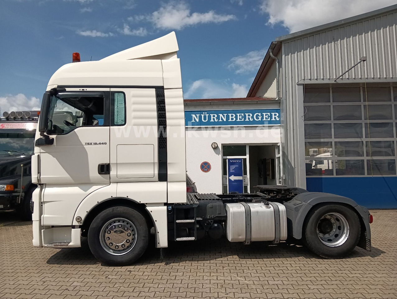 MAN TGX 18:440 FLT XLX 2xTank Klima Spoiler Kühlbox MAN TGX 18:440 FLT XLX 2xTank Klima Spoiler Kühlbox - Tractor: foto 3 MAN TGX 18:440 FLT XLX 2xTank Klima Spoiler Kühlbox MAN TGX 18:440 FLT XLX 2xTank Klima Spoiler Kühlbox - Tractor: foto 3