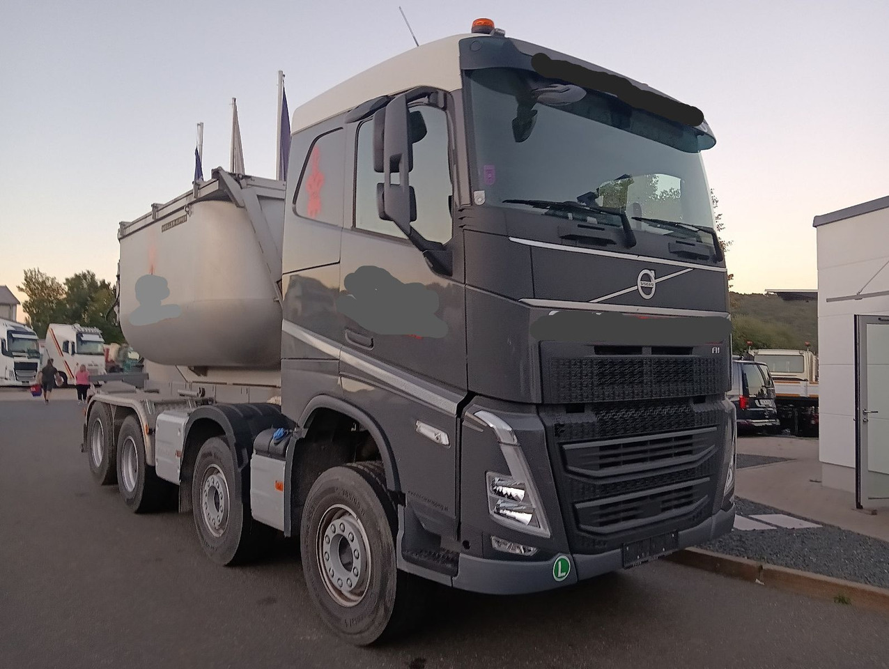 Volvo FH500 8x4R RETARDER LIFT MEILLER-Asphalt FunkAHK - Camião basculante: foto 2 Volvo FH500 8x4R RETARDER LIFT MEILLER-Asphalt FunkAHK - Camião basculante: foto 2