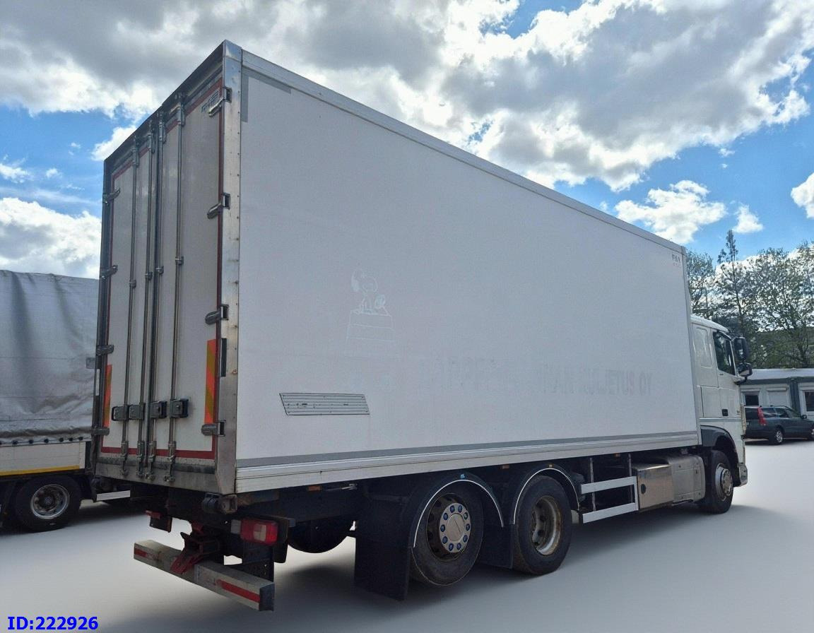 DAF XF 106 440 FAR 6x2 Euro6 - Camião isotérmico: foto 5 DAF XF 106 440 FAR 6x2 Euro6 - Camião isotérmico: foto 5