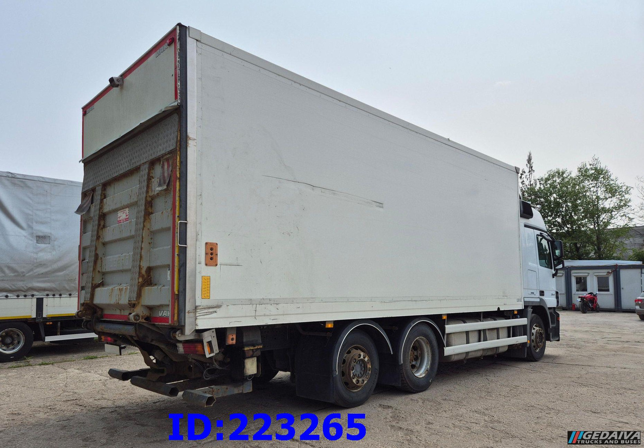 MERCEDES-BENZ Actros 2541 6x2 Retarder Open side box - Camião isotérmico: foto 4 MERCEDES-BENZ Actros 2541 6x2 Retarder Open side box - Camião isotérmico: foto 4