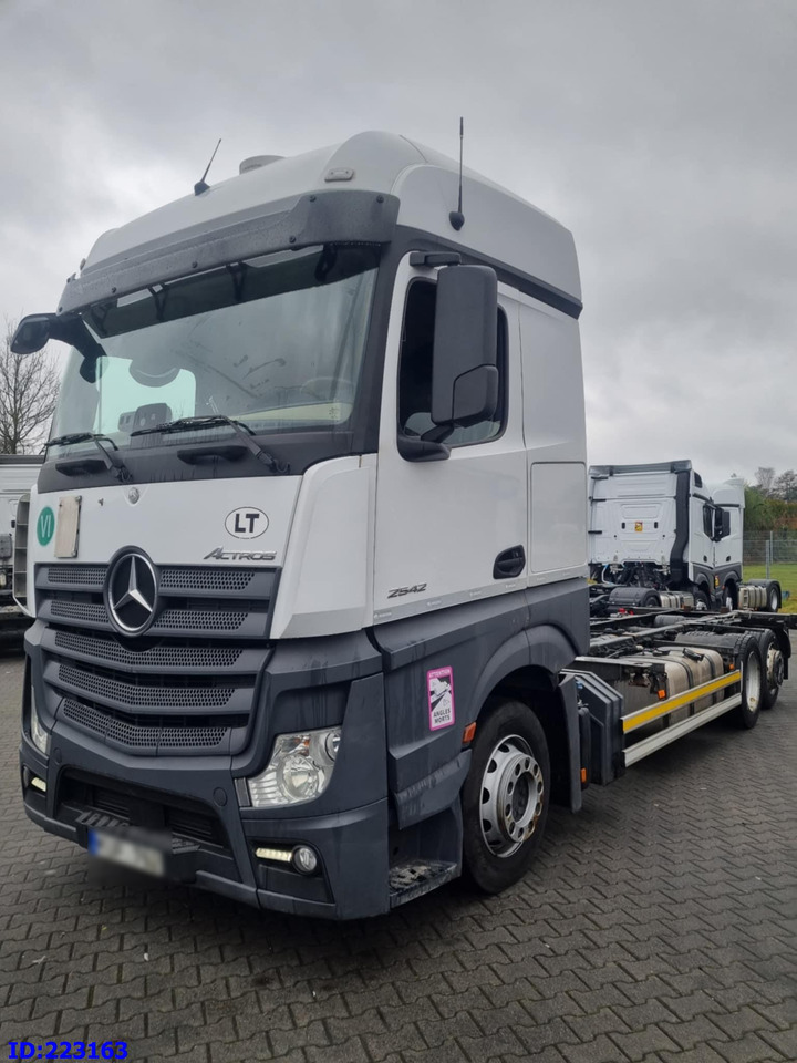 MERCEDES-BENZ Actros 2542 BDF 6x2 Euro6 - Camião chassi: foto 2 MERCEDES-BENZ Actros 2542 BDF 6x2 Euro6 - Camião chassi: foto 2