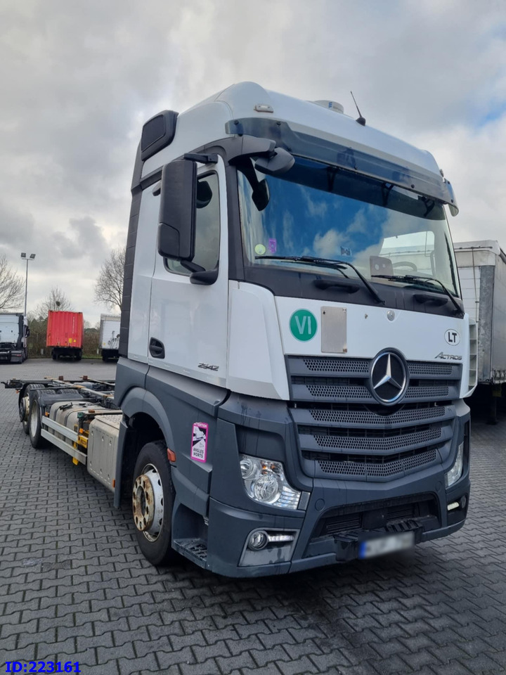 MERCEDES-BENZ Actros 2542 BDF 6x2 Euro6 - Camião chassi: foto 2 MERCEDES-BENZ Actros 2542 BDF 6x2 Euro6 - Camião chassi: foto 2