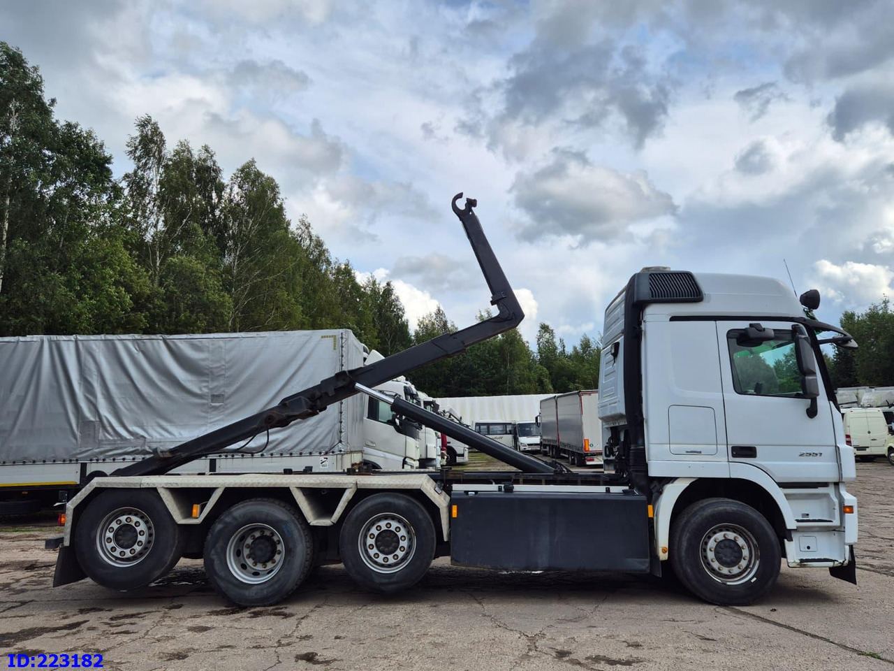 MERCEDES-BENZ Actros 2551 8x2 V8 Retarder - Camião polibenne: foto 5 MERCEDES-BENZ Actros 2551 8x2 V8 Retarder - Camião polibenne: foto 5