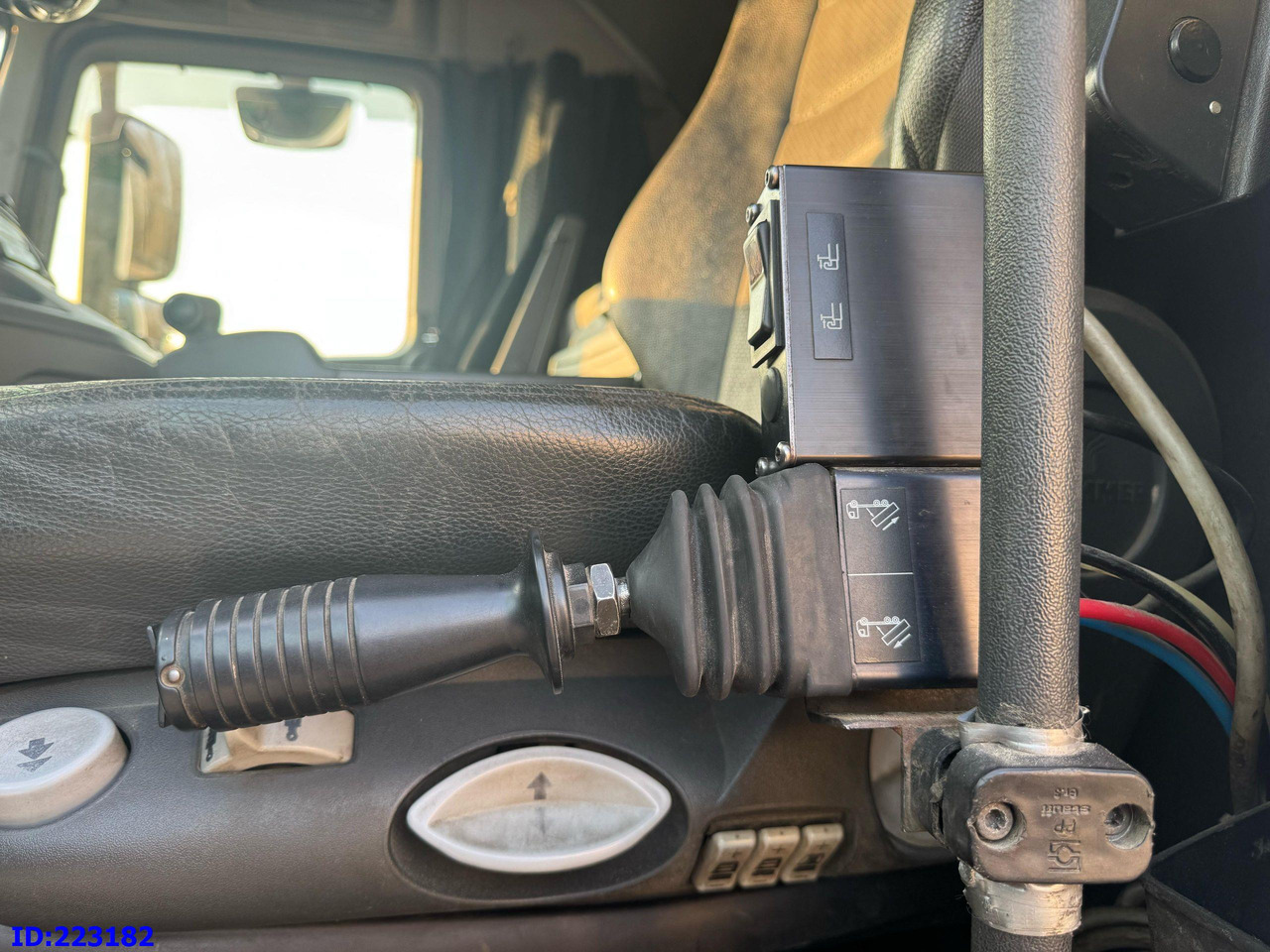 Camião polibenne MERCEDES-BENZ Actros 2551 8x2 V8 Retarder: foto 11