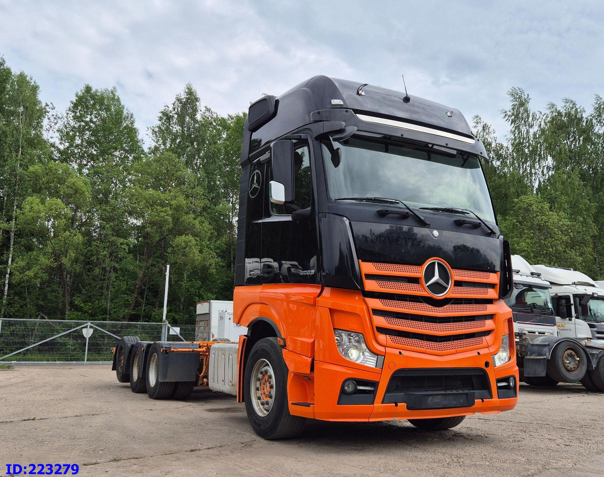 MERCEDES-BENZ Actros 3563 8×4 ( Steering axle) - Camião chassi: foto 4 MERCEDES-BENZ Actros 3563 8×4 ( Steering axle) - Camião chassi: foto 4