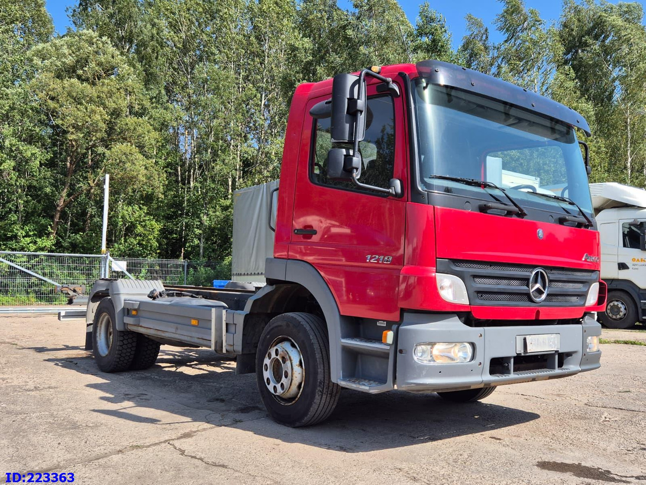 MERCEDES-BENZ Atego 1218 - Full steel - Manual (3 seats) - Camião chassi: foto 2 MERCEDES-BENZ Atego 1218 - Full steel - Manual (3 seats) - Camião chassi: foto 2