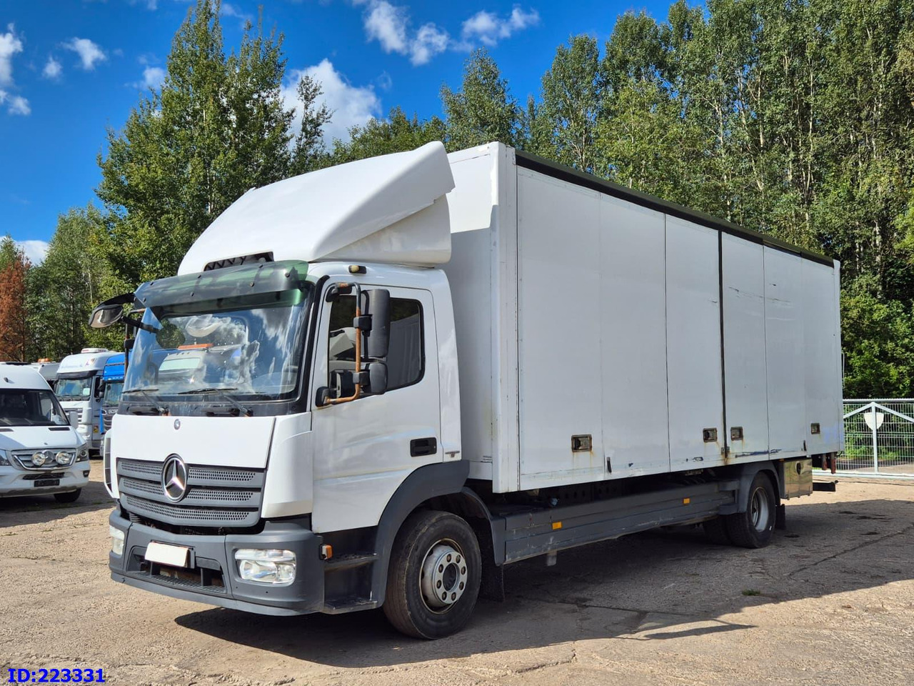 MERCEDES-BENZ Atego 1221 Euro6 (Open side box) - Camião isotérmico: foto 1 MERCEDES-BENZ Atego 1221 Euro6 (Open side box) - Camião isotérmico: foto 1