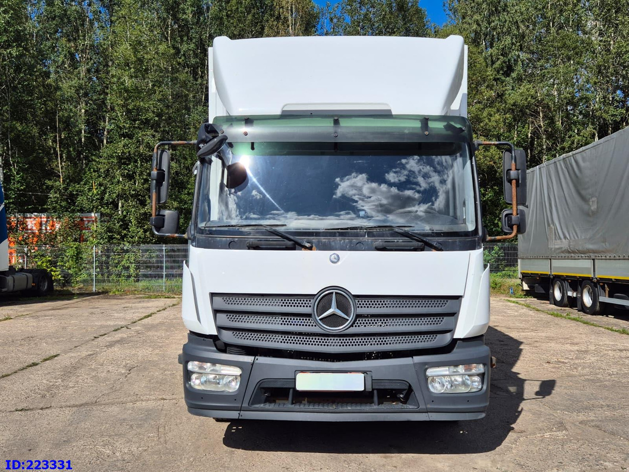 MERCEDES-BENZ Atego 1221 Euro6 (Open side box) - Camião isotérmico: foto 2 MERCEDES-BENZ Atego 1221 Euro6 (Open side box) - Camião isotérmico: foto 2