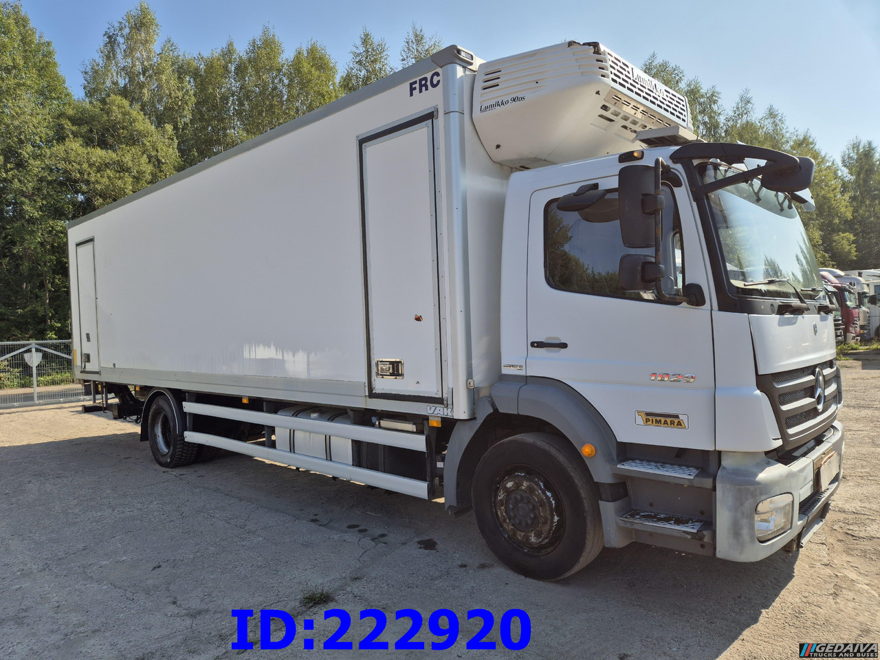 MERCEDES-BENZ Axor 1829 Manual + Tail lift - Camião frigorífico: foto 4 MERCEDES-BENZ Axor 1829 Manual + Tail lift - Camião frigorífico: foto 4