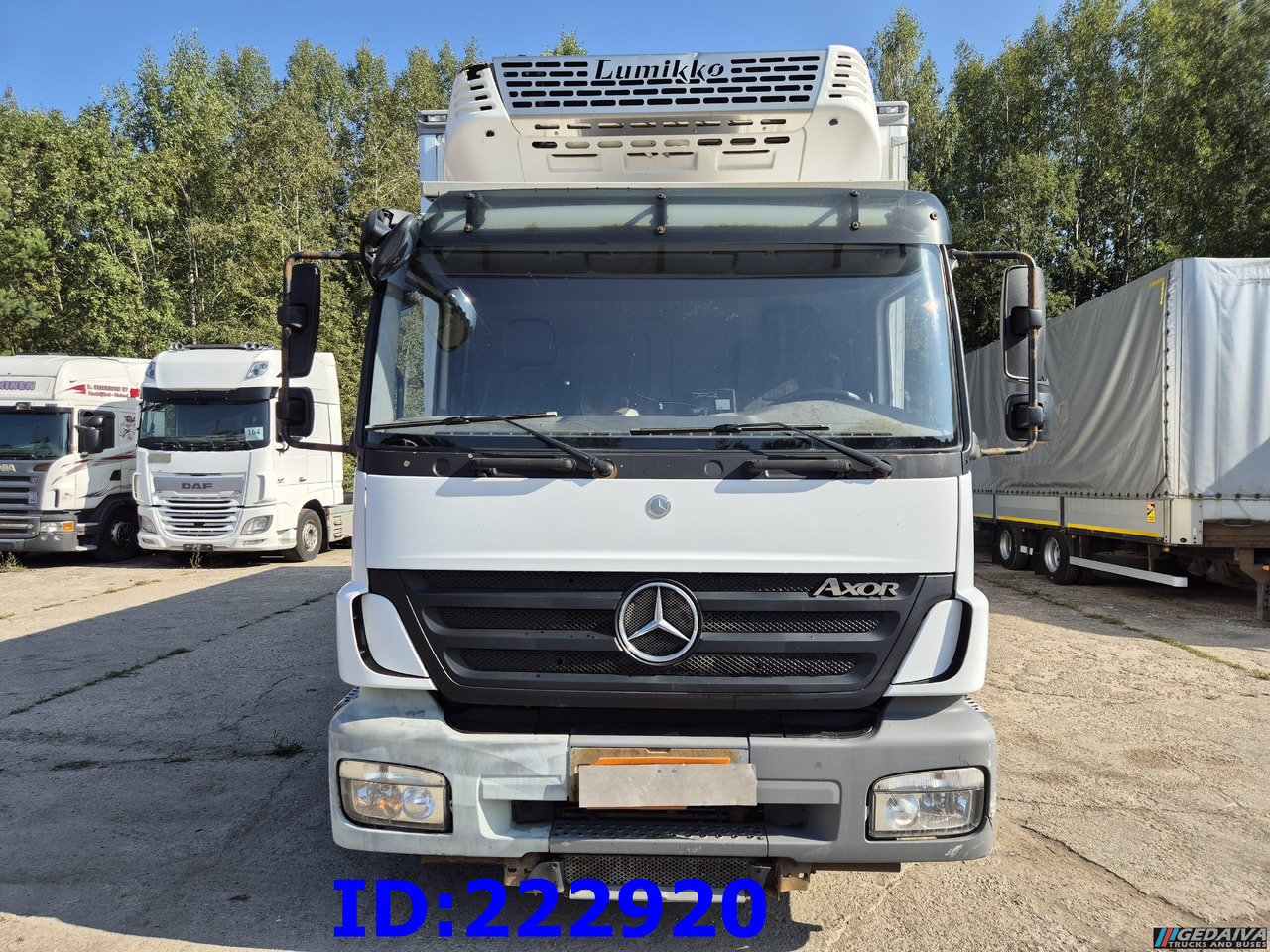 MERCEDES-BENZ Axor 1829 Manual + Tail lift - Camião frigorífico: foto 2 MERCEDES-BENZ Axor 1829 Manual + Tail lift - Camião frigorífico: foto 2