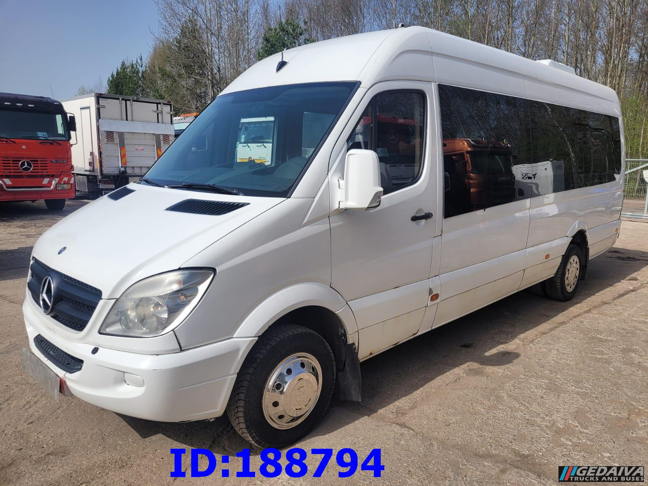 Autocarro MERCEDES-BENZ Sprinter 518 -  Kasten VIP - 20 Seater: foto 1