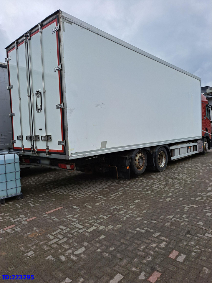 RENAULT T 6x2 Euro 6 Refrigerated + Carrier Supra - Camião frigorífico: foto 5 RENAULT T 6x2 Euro 6 Refrigerated + Carrier Supra - Camião frigorífico: foto 5