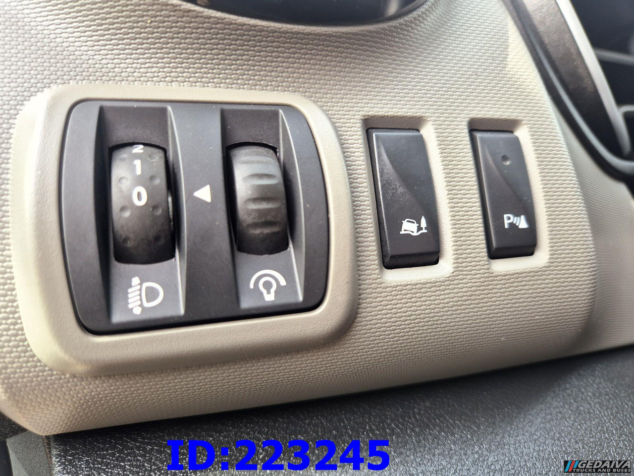 Carrinha cabine dupla RENAULT Trafic Euro6: foto 14