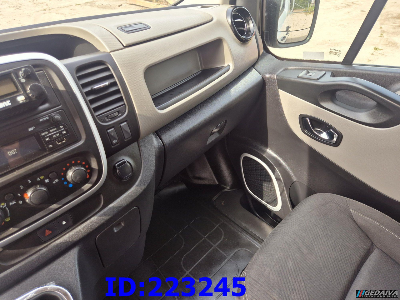 Carrinha cabine dupla RENAULT Trafic Euro6: foto 17