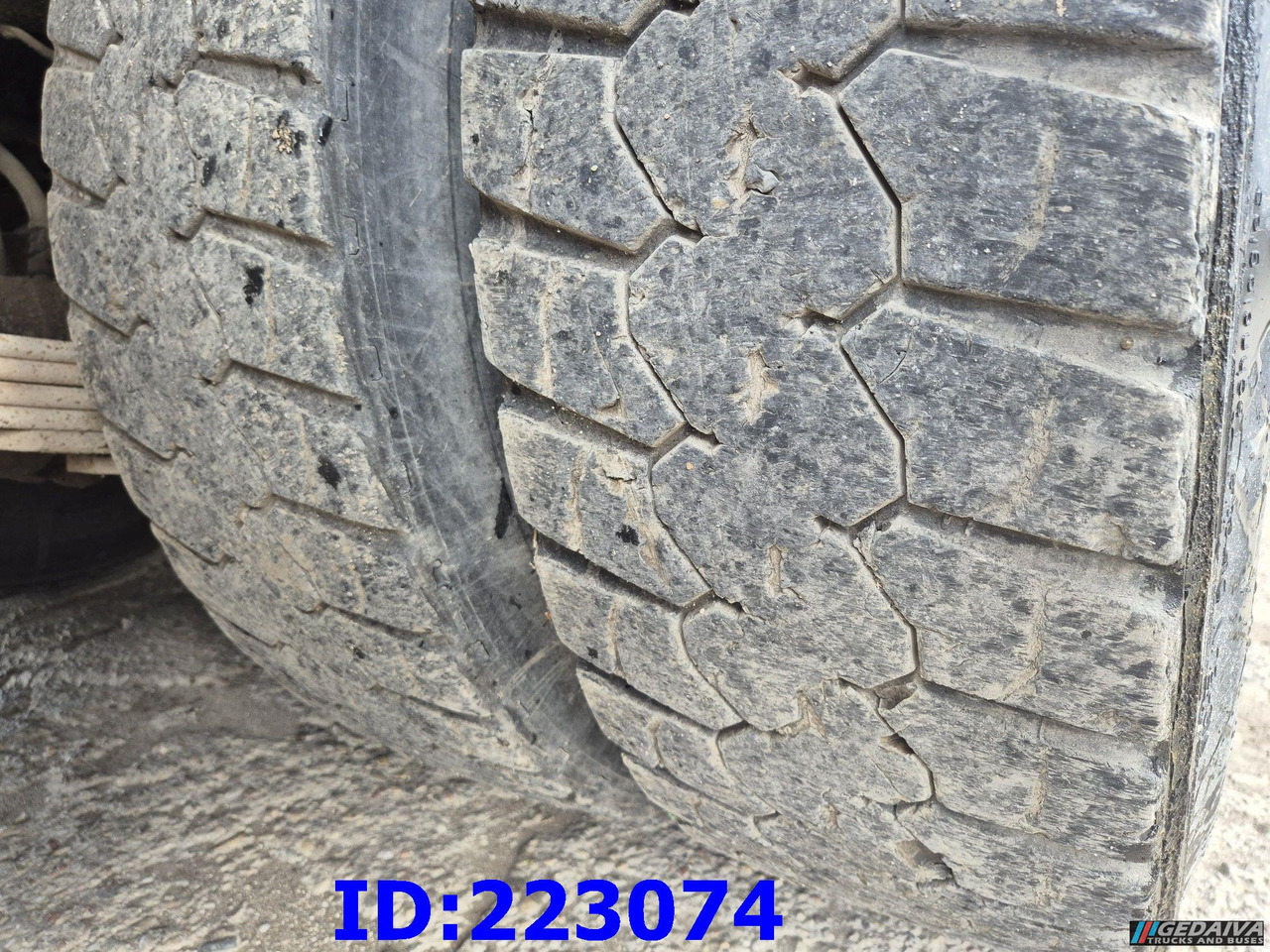 Camião basculante SCANIA 124 8x2 - Manual - Full steel: foto 11 Camião basculante SCANIA 124 8x2 - Manual - Full steel: foto 11