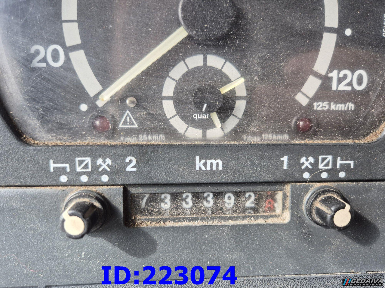 Camião basculante SCANIA 124 8x2 - Manual - Full steel: foto 14 Camião basculante SCANIA 124 8x2 - Manual - Full steel: foto 14