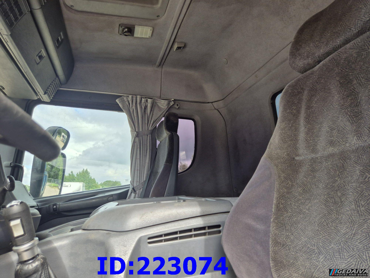 Camião basculante SCANIA 124 8x2 - Manual - Full steel: foto 13 Camião basculante SCANIA 124 8x2 - Manual - Full steel: foto 13