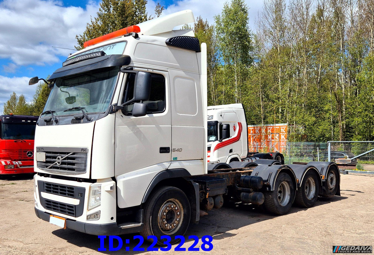 VOLVO FH13 540HP 8X4 Euro5 - Camião chassi: foto 1 VOLVO FH13 540HP 8X4 Euro5 - Camião chassi: foto 1