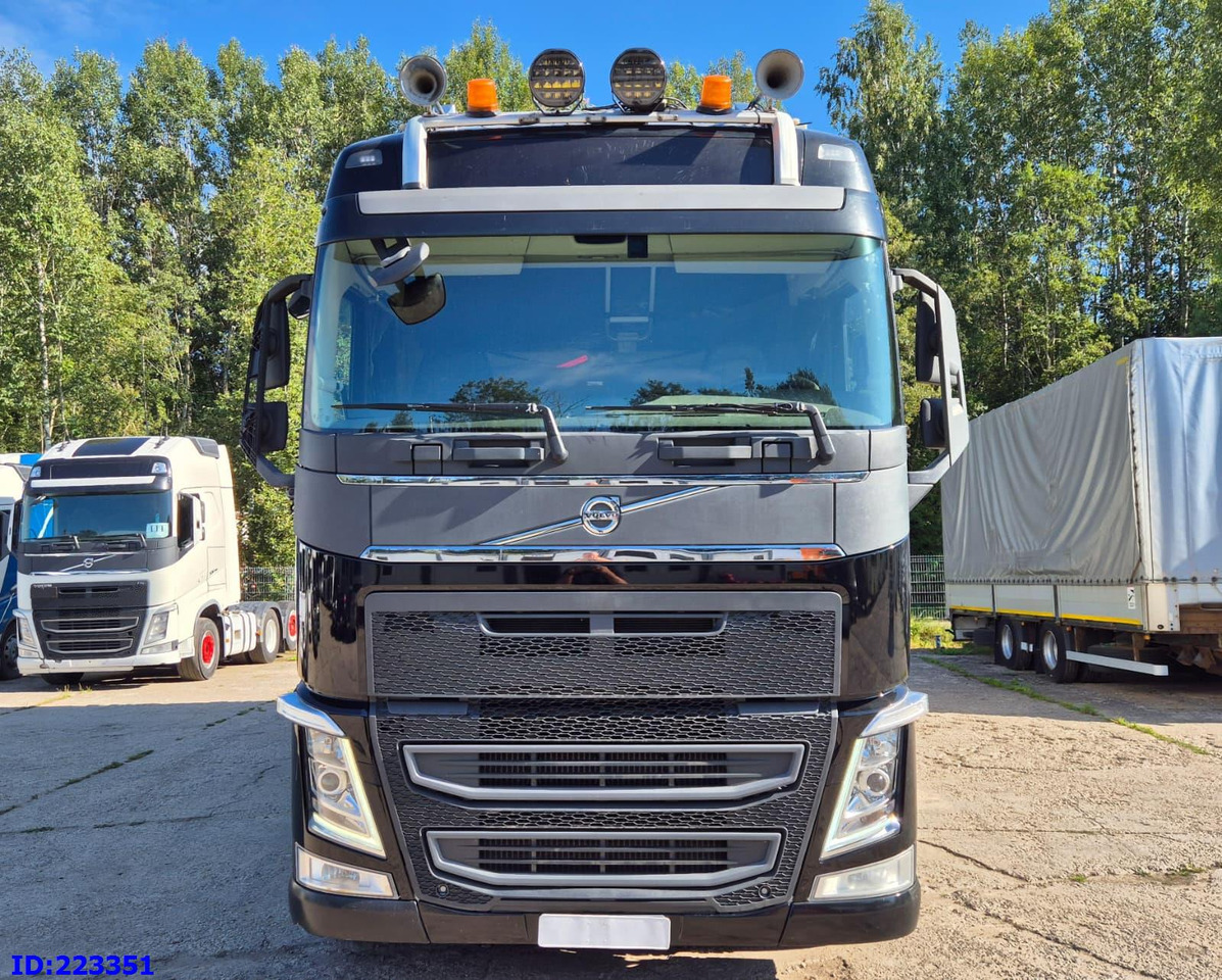 VOLVO FH16 750HP - 8x4-Steering axle - Camião de lona: foto 2 VOLVO FH16 750HP - 8x4-Steering axle - Camião de lona: foto 2
