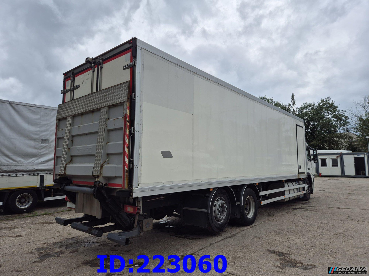 VOLVO FM 410HP - 6X2 - Euro5 -Steering axle - Camião frigorífico: foto 5 VOLVO FM 410HP - 6X2 - Euro5 -Steering axle - Camião frigorífico: foto 5