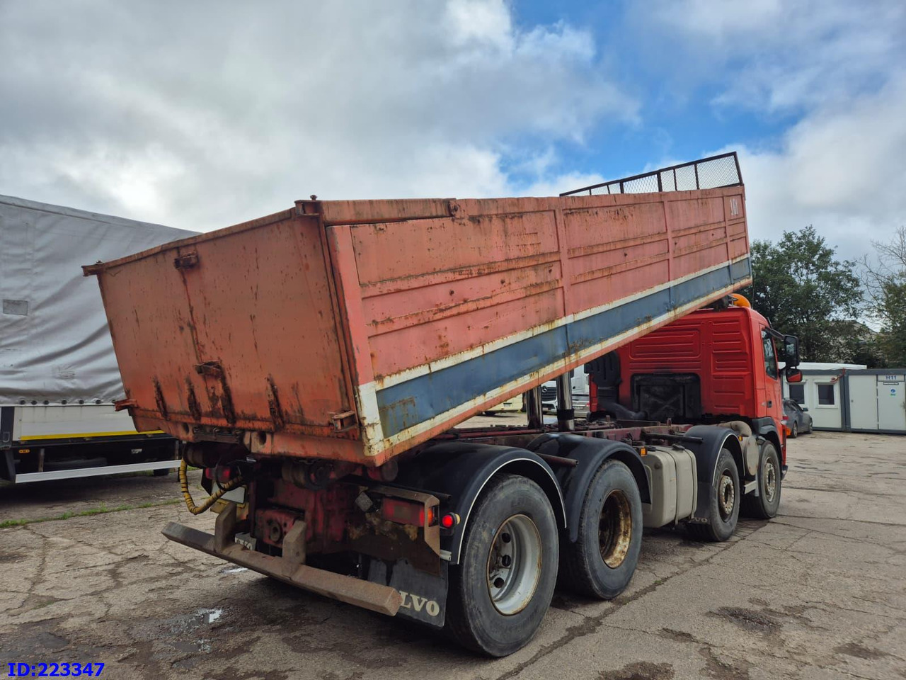 VOLVO FM12 420HP 8X4 Manual - Camião basculante: foto 5 VOLVO FM12 420HP 8X4 Manual - Camião basculante: foto 5