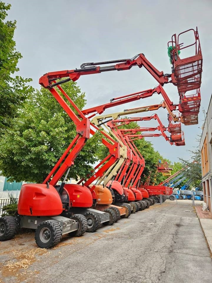 JLG 450 AJ - Plataforma articulada: foto 1 JLG 450 AJ - Plataforma articulada: foto 1