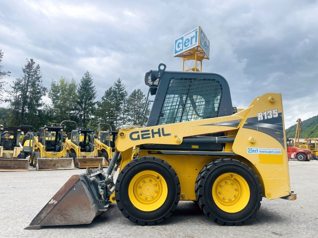 Gehl R135 (4068) - Mini pá carregadora: foto 1 Gehl R135 (4068) - Mini pá carregadora: foto 1