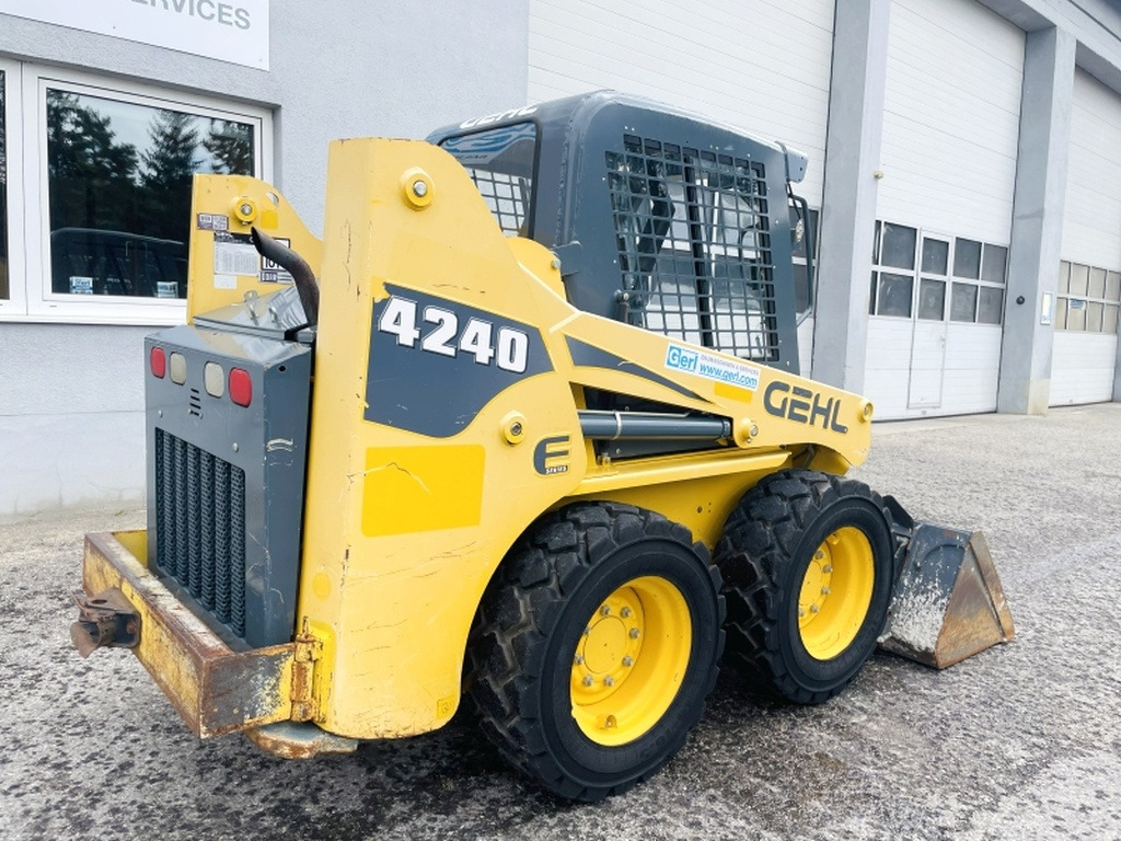 Mini pá carregadora Gehl SL4240 (4035): foto 7