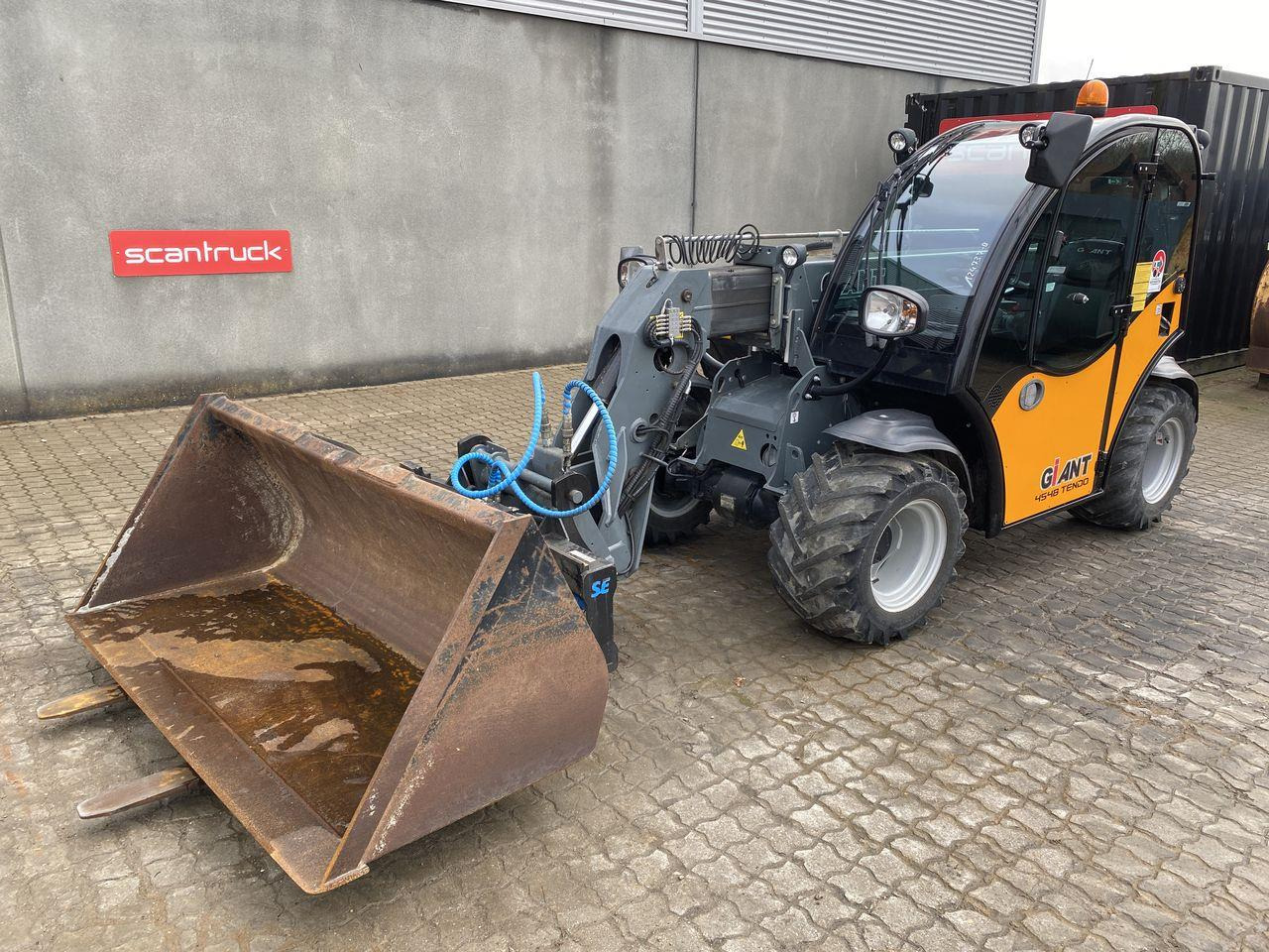 Giant 4548 Tendo - Empilhador telescópico: foto 1 Giant 4548 Tendo - Empilhador telescópico: foto 1