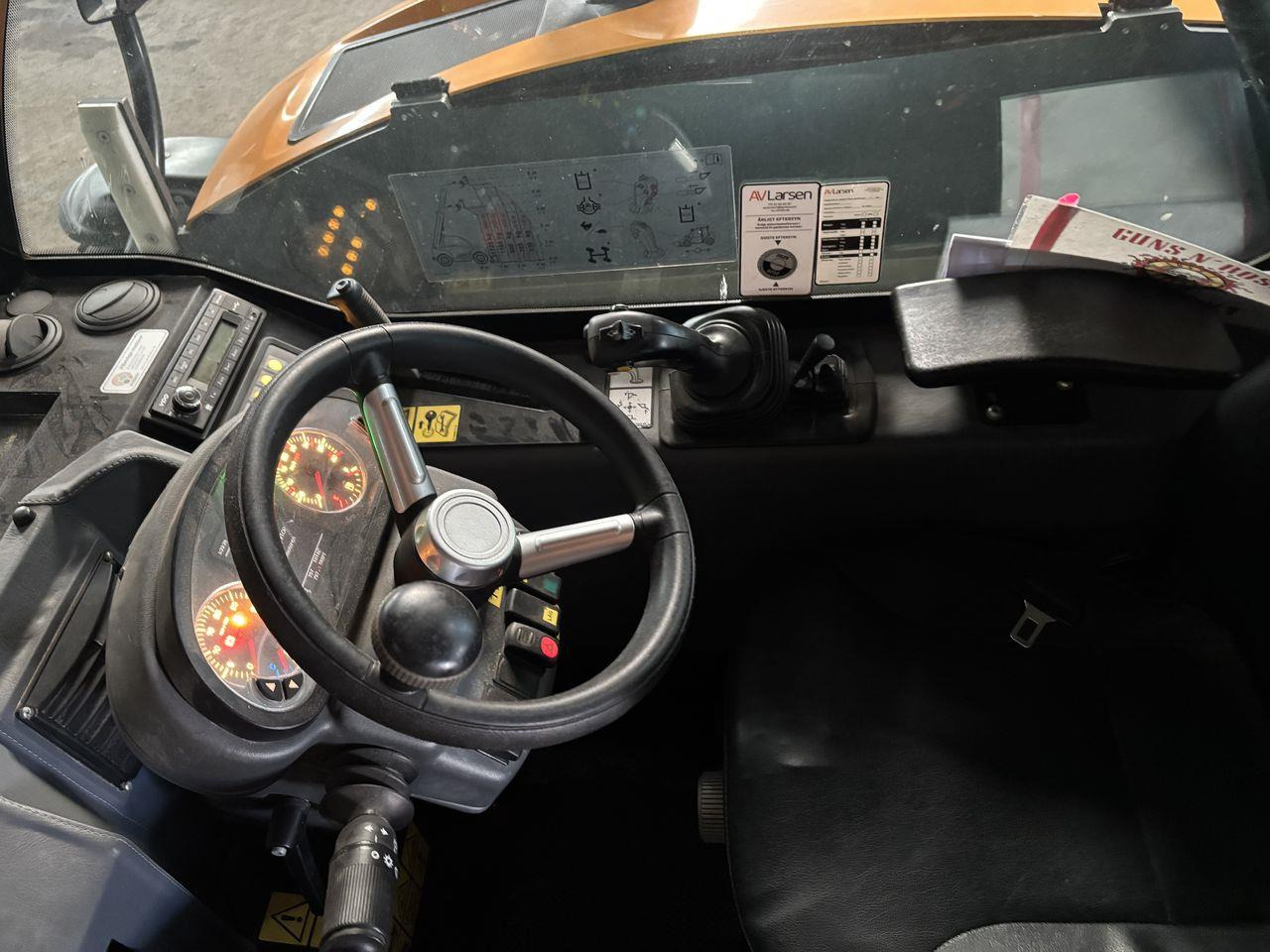 Giant 4548 Tendo - Empilhador telescópico: foto 3 Giant 4548 Tendo - Empilhador telescópico: foto 3