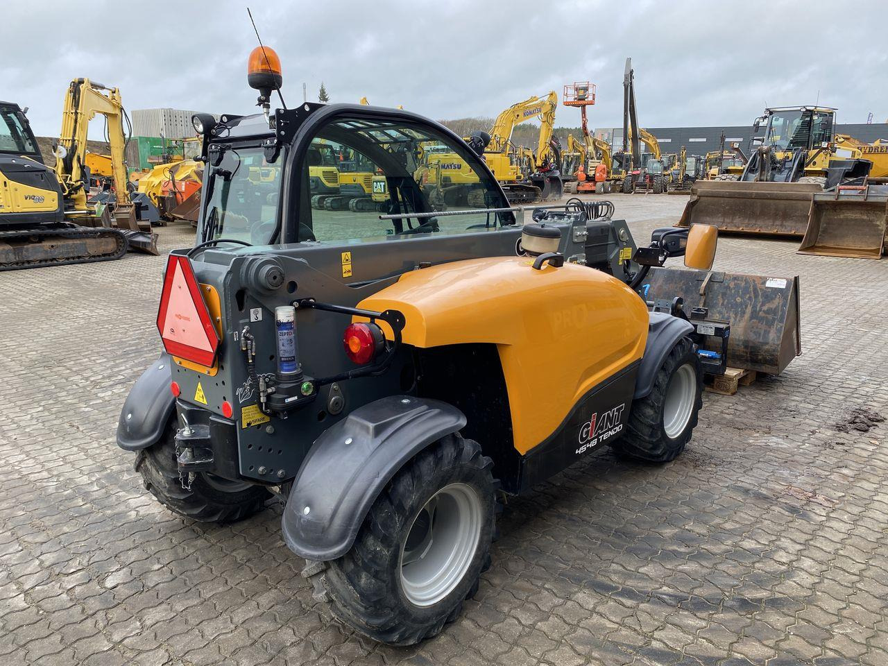 Giant 4548 Tendo - Empilhador telescópico: foto 4 Giant 4548 Tendo - Empilhador telescópico: foto 4