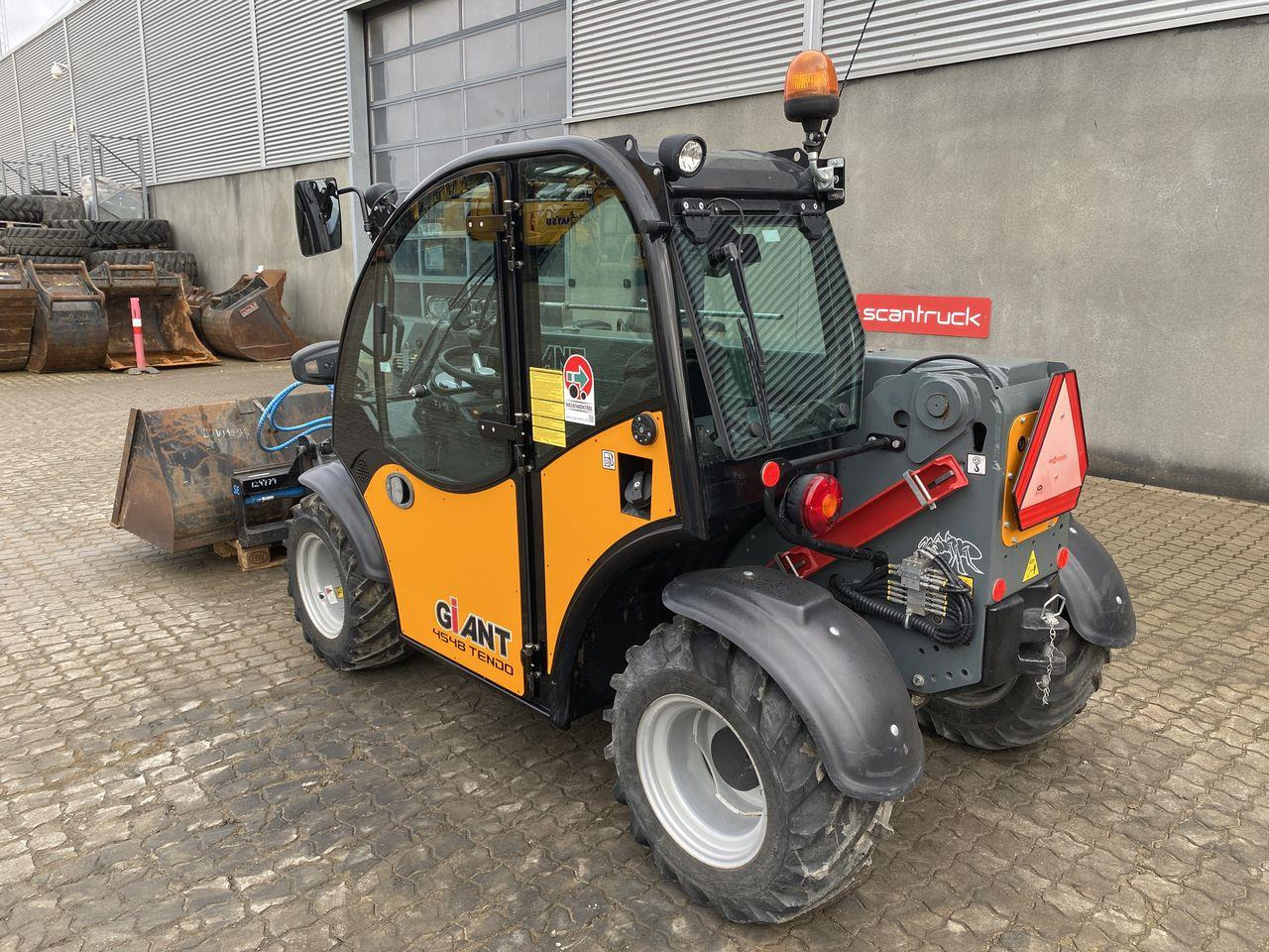 Giant 4548 Tendo - Empilhador telescópico: foto 2 Giant 4548 Tendo - Empilhador telescópico: foto 2