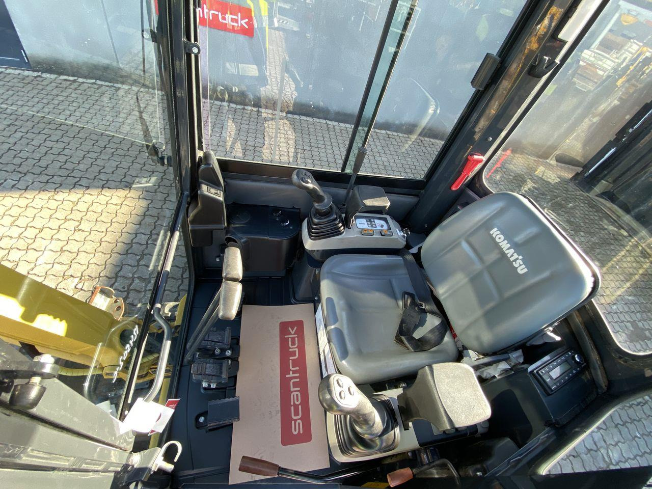 Komatsu PC16R-3HS - Mini escavadeira: foto 3 Komatsu PC16R-3HS - Mini escavadeira: foto 3