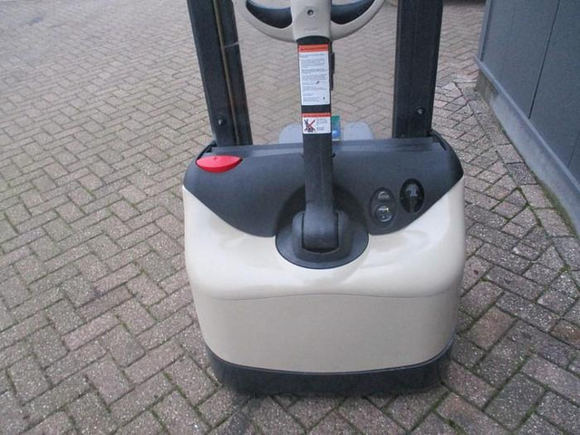 Crown WF 3000-1.0 TL - Stacker: foto 4 Crown WF 3000-1.0 TL - Stacker: foto 4