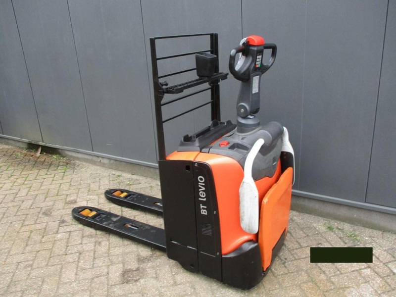 Toyota LPE 200 - Porta-palete: foto 3 Toyota LPE 200 - Porta-palete: foto 3