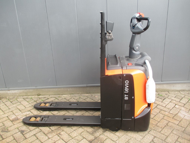 Toyota LPE 200 - Porta-palete: foto 1 Toyota LPE 200 - Porta-palete: foto 1