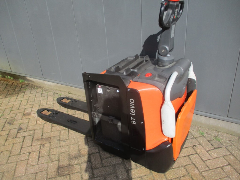 Toyota LPE 200 - Porta-palete: foto 3 Toyota LPE 200 - Porta-palete: foto 3