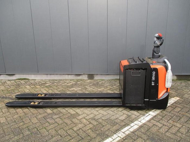 Toyota LPE 250 - Porta-palete: foto 1 Toyota LPE 250 - Porta-palete: foto 1