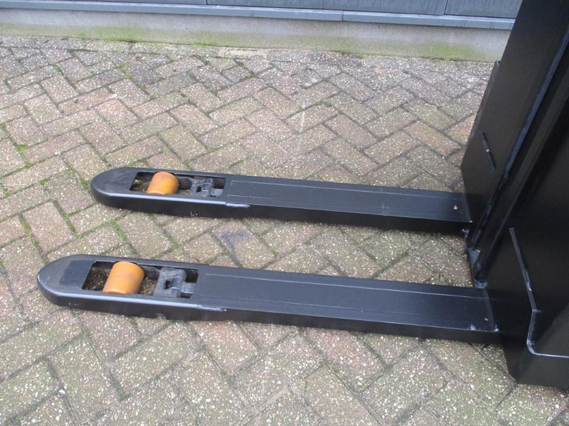 Toyota SWE 080L - Stacker: foto 4 Toyota SWE 080L - Stacker: foto 4