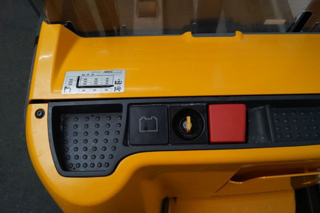 Jungheinrich EJC112 - Stacker: foto 4 Jungheinrich EJC112 - Stacker: foto 4