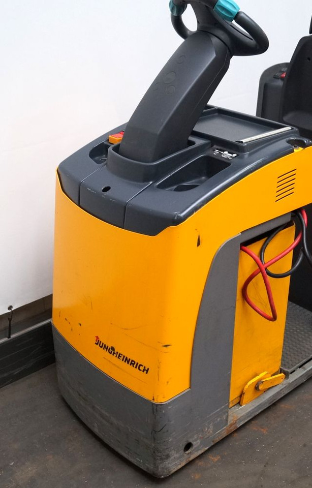 Jungheinrich EZS130 - Trator elétrics: foto 3 Jungheinrich EZS130 - Trator elétrics: foto 3