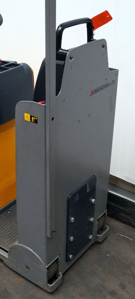 Jungheinrich EZS130 - Trator elétrics: foto 4 Jungheinrich EZS130 - Trator elétrics: foto 4