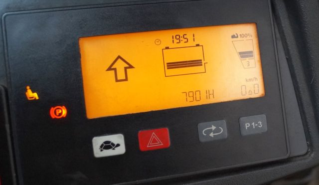 Jungheinrich EZS570 - Trator elétrics: foto 5 Jungheinrich EZS570 - Trator elétrics: foto 5