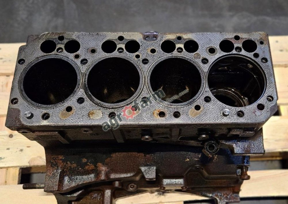 Blok silnika John Deere 6100, 3410, 3310, 3210 - Motor por Camião: foto 3 Blok silnika John Deere 6100, 3410, 3310, 3210 - Motor por Camião: foto 3