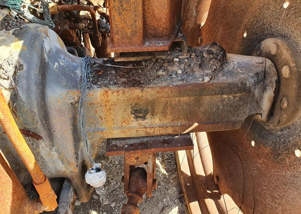 Claas Ares Renault 556 wał blok silnik głowica most zwolnica skrzynia - Caixa de velocidade por Máquina agrícola: foto 5 Claas Ares Renault 556 wał blok silnik głowica most zwolnica skrzynia - Caixa de velocidade por Máquina agrícola: foto 5