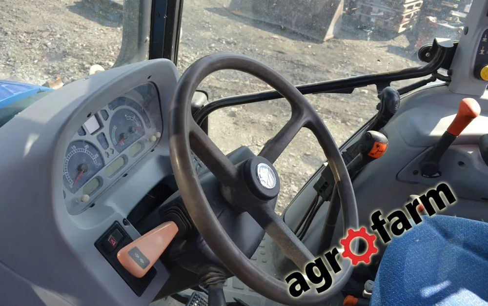 New Holland T5050 skrzynia silnik most obudowa piasta blok zawór - Caixa de velocidade por Máquina agrícola: foto 4 New Holland T5050 skrzynia silnik most obudowa piasta blok zawór - Caixa de velocidade por Máquina agrícola: foto 4