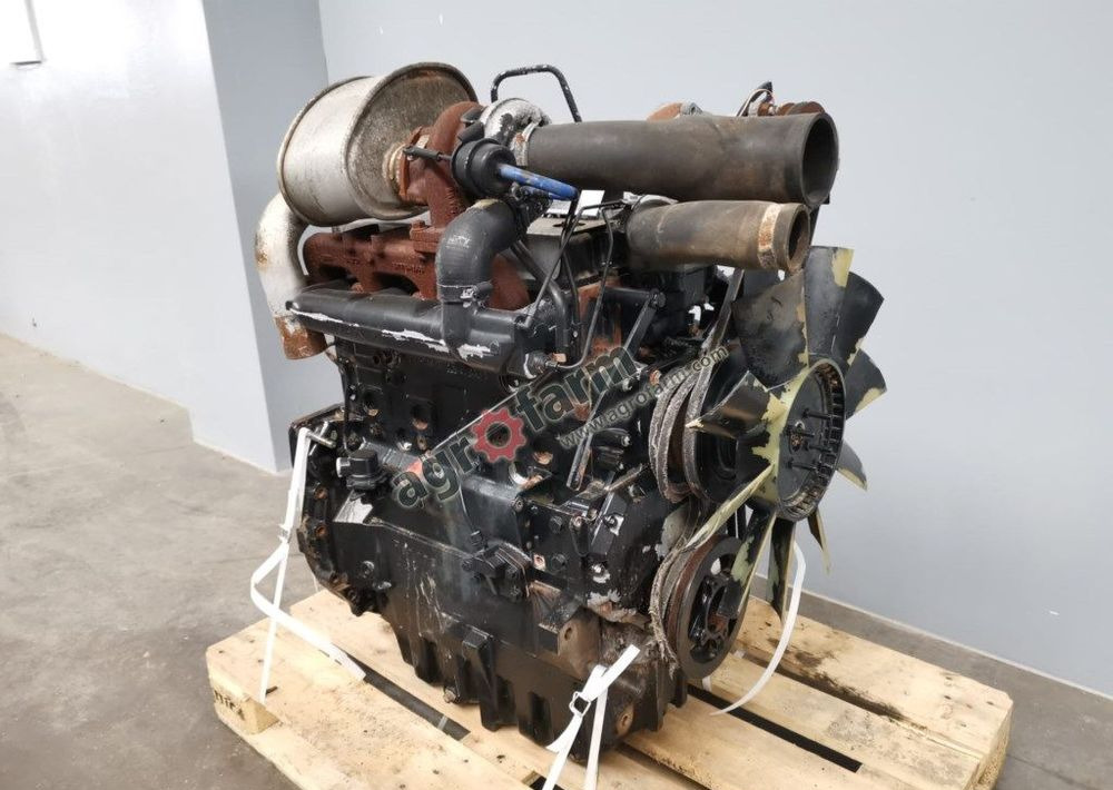 SILNIK 4-CYL. 1004.40T MASSEY FERGUSON 4355 - Motor: foto 2 SILNIK 4-CYL. 1004.40T MASSEY FERGUSON 4355 - Motor: foto 2