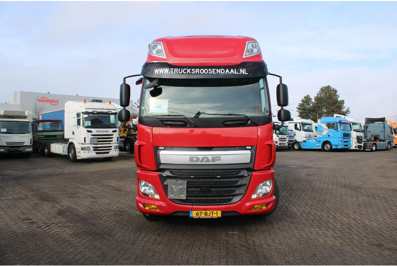 DAF CF 330 + 6X2 + LIFT - Camião furgão: foto 2 DAF CF 330 + 6X2 + LIFT - Camião furgão: foto 2