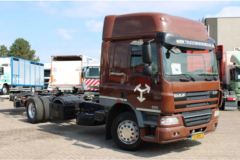 DAF CF 65 220 + lift + euro 5 - Camião chassi: foto 4 DAF CF 65 220 + lift + euro 5 - Camião chassi: foto 4