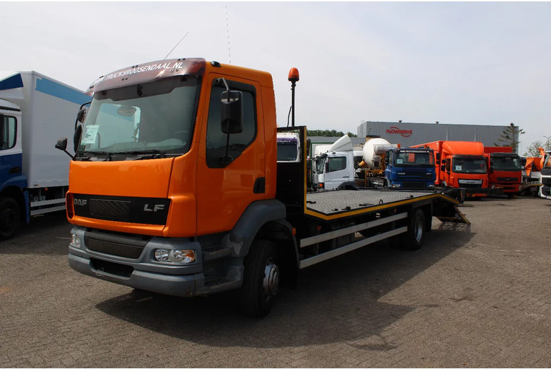 DAF LF 55.220 + HYDROLIC RAMPS + MANUAL - Camião transporte de veículos: foto 2 DAF LF 55.220 + HYDROLIC RAMPS + MANUAL - Camião transporte de veículos: foto 2
